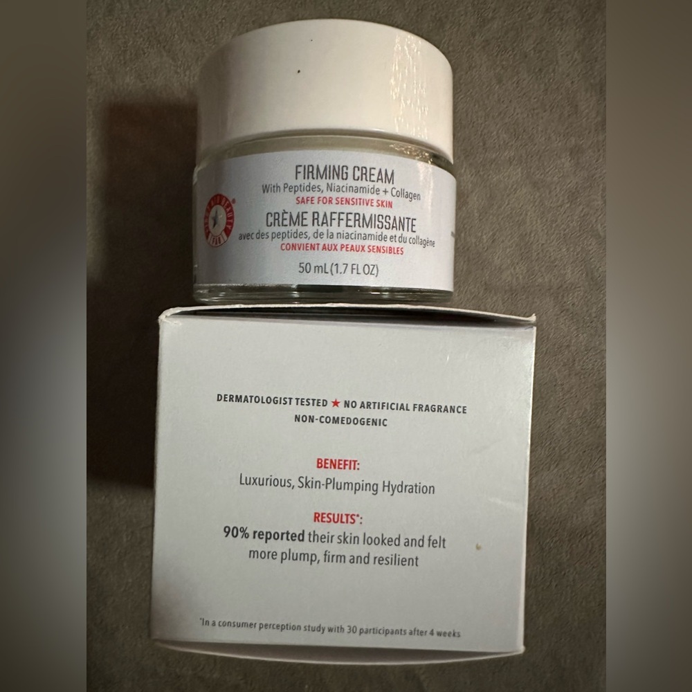 First Aid  Beauty FIRMING CREAM With Peptides, Niacinamide + Collagen - Picture 2 of 3